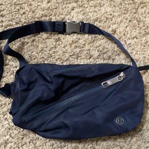 lululemon fast track belt bolsa